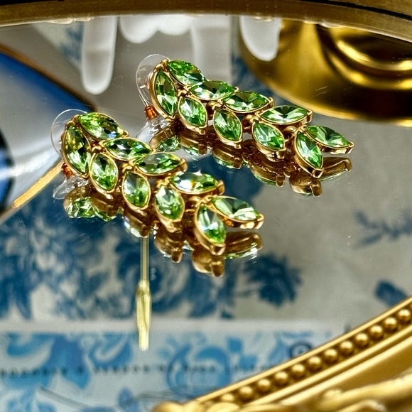 🆕 OSCAR DE LA RENTA 🧿 NWOT Crystal Leaves Drop Earrings, Green Gemstone - Picture 5 of 15